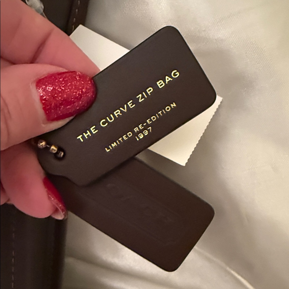 🤎Coach NWT Maple Brown Leather Curve Zip Shoulder Bag with Brass Hardware - Picture 8 of 10